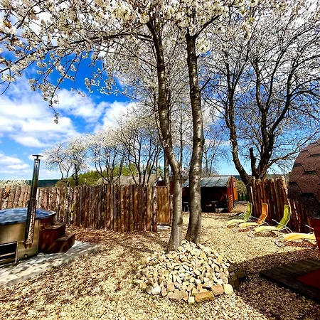 Glamping Les Kralovstvi אוהל מפואר